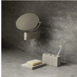 Wandspiegel Blomus Lamura Mourning Dove -Badkamer Thuis blomus marmeren wandspiegel lamura mourning dove sfeer2