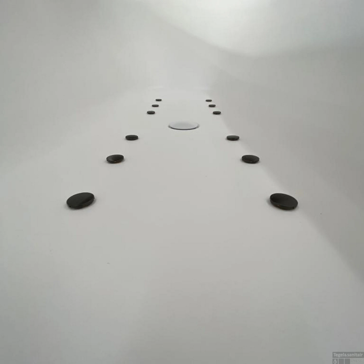 Vrijstaande Whirlpool Wiesbaden Libero 178x80x58.5 Cm Luchtsysteem Met Gunmetal Jets Glans Wit - Afbeelding 3