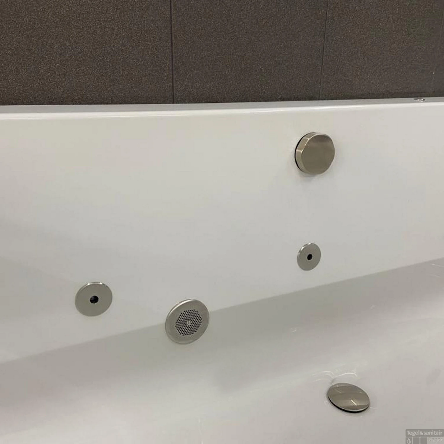 Whirlpool Boss & Wessing Urby Jetline 170x75 Cm Enkel Systeem Geborsteld RVS 5 Whirlpool Boss & Wessing Urby Jetline 170x75 Cm Enkel Systeem Geborsteld RVS - Afbeelding 3